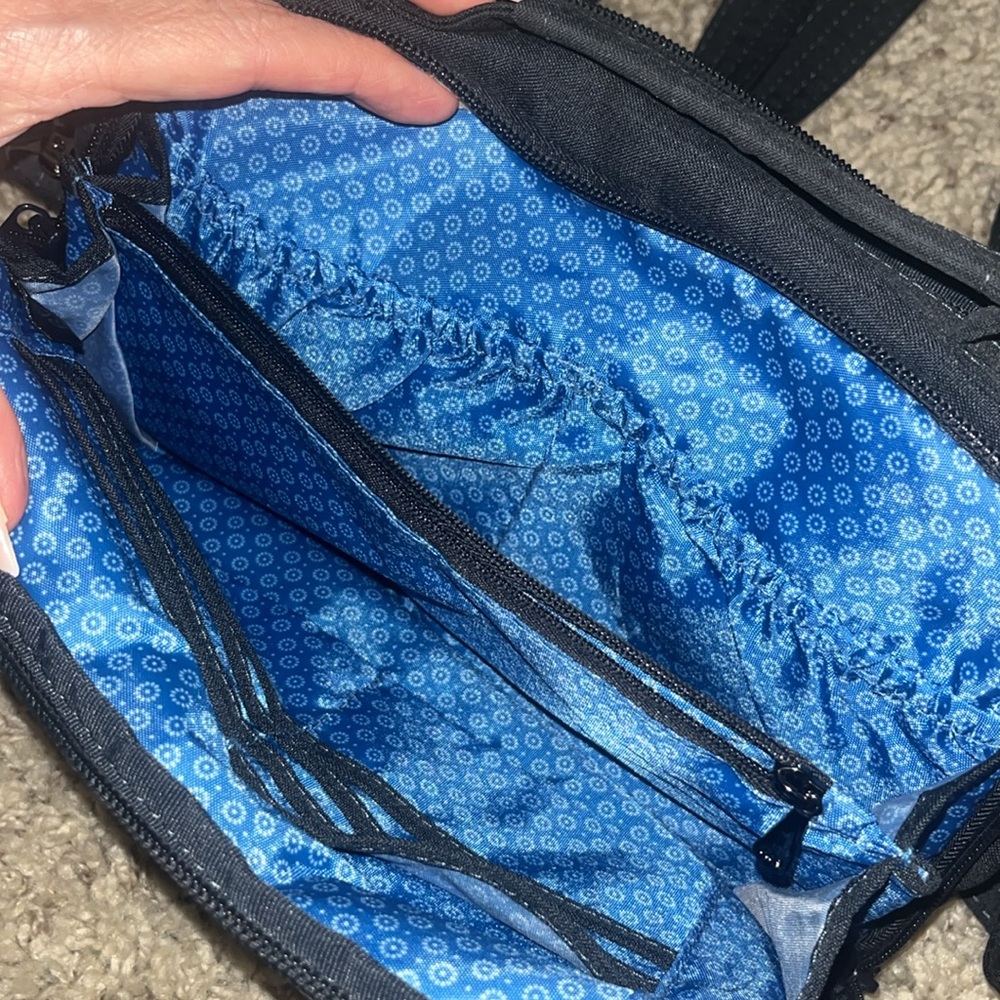 LUG Scoop Crossbody Bag - Picture 5 of 8